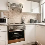 Sunny Side Flat 5 Contractors Long Stays
